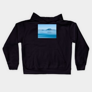 Landmark Mount Maunganui at Tauranga New Zealand and background hills across calm idyllic blue sea Kids Hoodie